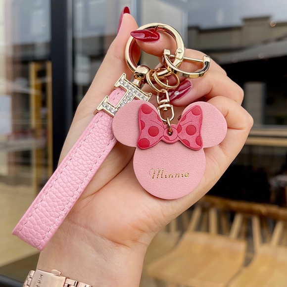 Gorgeous Pink Leather Minnie Mouse with Wrist Strap Key Fob Keychain - Picture 2 of 16